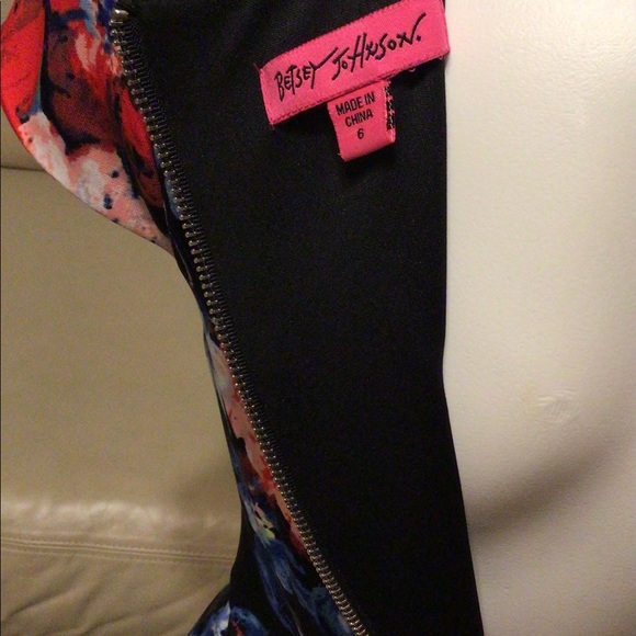 SOLD Betsey Johnson Floral Pencil Dress Sz 6 - Picture 6 of 12